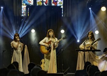 Vanessee vulcane au Festival “Faveurs de Printemps” à Hyères le 03.04.2025
