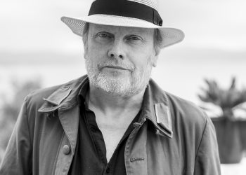 Luke Haines à Hyères organisé par Life is a Minestrone 📸Michel Picsraws pour ILNU et Life is a Minestrone